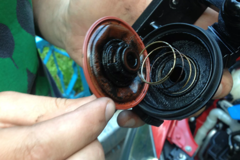 Обслуговування клапанної кришки — ключова деталь для надійної роботи двигуна