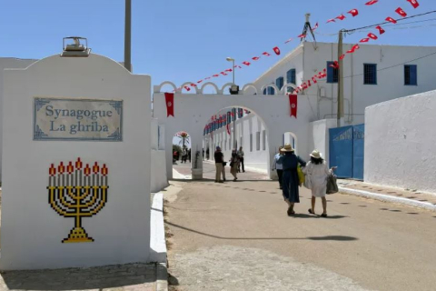 Унаслідок теракту біля синагоги в Тунісі загинули шестеро людей (ВІДЕО)