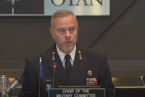 Адмірал НАТО: "Росія вагається, оскільки покладається на старі танки та призовників" (ВІДЕО)