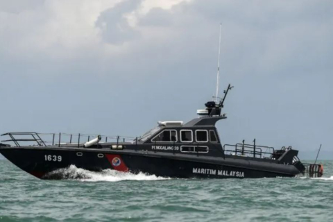 Малайзия арестовала китайский баржевоз, подозреваемый в разграбления наследия Королевского флота Британии