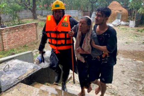 Бангладеш і М'янма переживають найпотужніший шторм за 20 років (ВІДЕО)