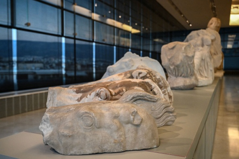 Сотни награбленных предметов старины возвращаются в Грецию