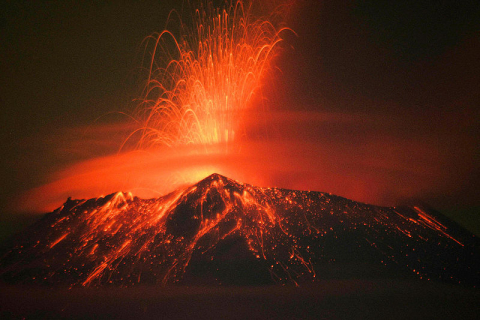 Попокатепетль: виверження вулкана переходить на жовту 3 фазу (ВІДЕО)