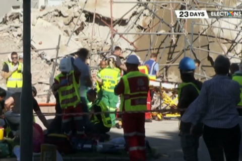 2 рабочих погибли, более 50 оказались в ловушке при обрушении строящегося здания в Южной Африке