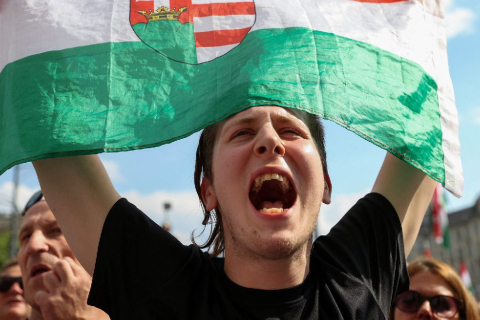 В Дебрецене тысячи венгров вышли на митинг против Орбана