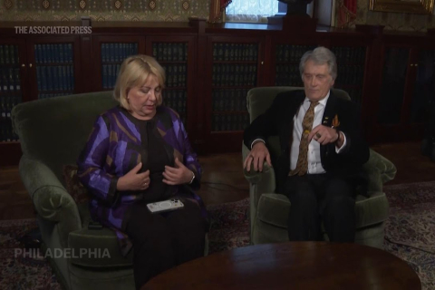 Линия фронта не берет отпуск, заявил Ющенко, призвав Запад не задерживать решения о помощи Украине