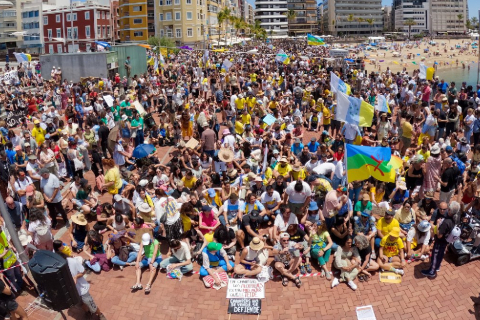 На Канарських островах Іспанії тисячі людей протестують проти надмірного туризму