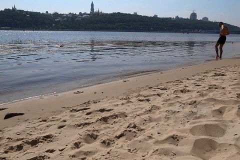 Где можно купаться в Киеве: список пляжей и водоёмов