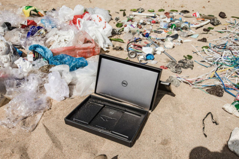 Компанія Dell робить з океанічного сміття підставки для ноутбуків
