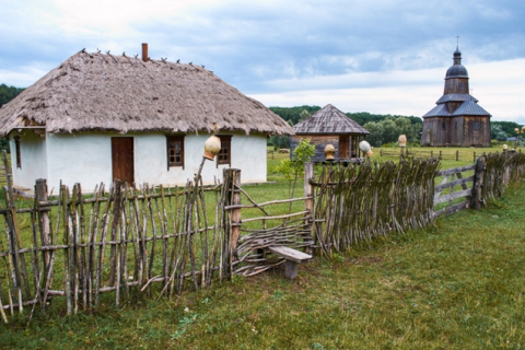 Польский мастер помогает восстанавливать «Козацький хутір» недалеко от Чигирина
