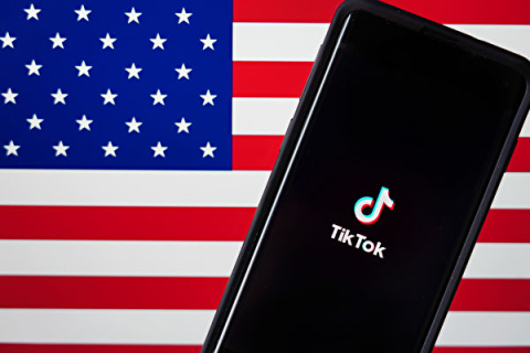 TikTok и WeChat вычеркнули из списка санкций США, а некоторые компании были добавлены в список (ВИДЕО)