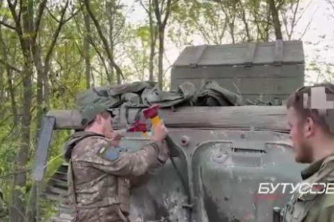 Командир окупантів, якого в Росії назвали героєм, покинув свій танк в Україні
