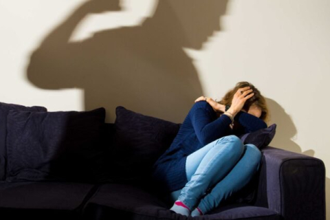 У Великобританії за спробу удушення домашні насильники можуть отримати до 5 років ув'язнення