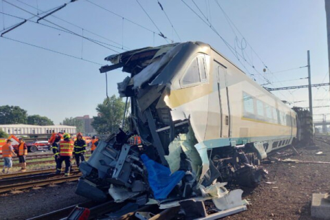 Чешский сверхскоростной пассажирский экспресс столкнулся с локомотивом: 1 человек погиб, 5 ранены