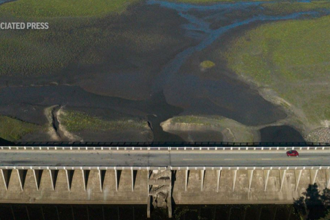 Жителі Уругваю змушені пити солону воду з кранів через посуху (ВІДЕО)