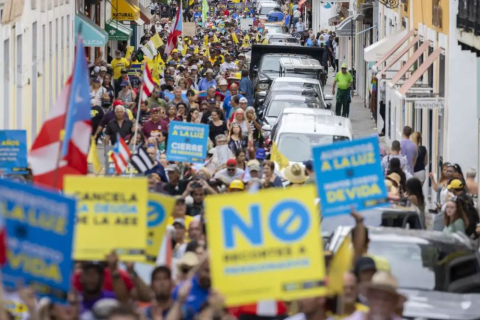 Сотні протестувальників вийшли через підвищення плати за електроенергію в Пуерто-Ріко (ВІДЕО)