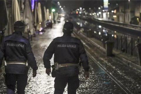 Италия проводит расследование в отношении более чем 20 сотрудников полиции по обвинению в многочисленных правонарушениях