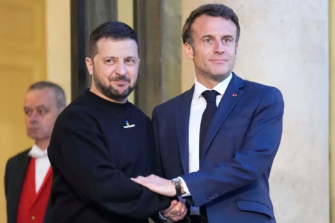 Макрон заявив, що Франція направить допомогу Україні після руйнування дамби
