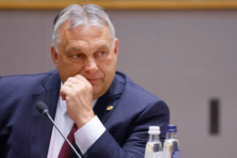 Орбан освобождает "торговцев людьми", что вызвало критику в Венгрии и за рубежом