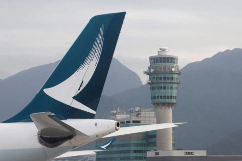 В результате инцидента с рейсом авиакомпании Cathay Pacific в Гонконге пострадали 11 человек