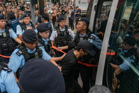 Десятки человек задержаны в Гонконге в годовщину разгона Тяньаньмэнь
