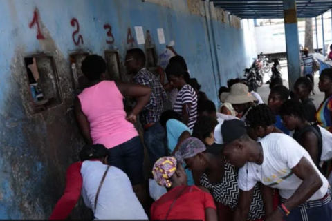 Гаїтяни помирають від спраги й голоду в переповнених в'язницях (ВІДЕО)