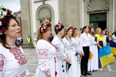 Біля швейцарського саміту українські біженці заспівали «Оду до радості» Бетховена