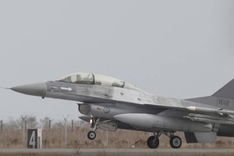Часть F-16 могут оставаться за границей, чтобы защитить их от российских ударов, сообщил Голубцов
