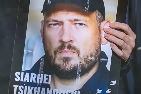 Після переговорів з Келлогом Лукашенко звільнив Тихановського та ще 13 політв'язнів