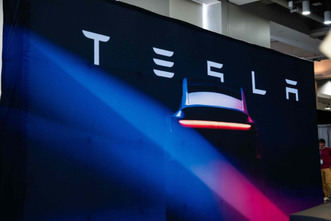 Акції Tesla впали на 14% на після загострення конфлікту між Трампом та Маском (ВІДЕО)