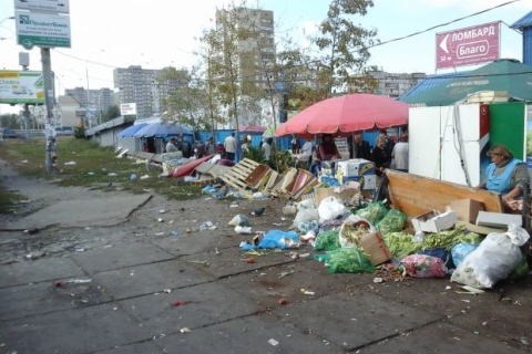 В Києві через «Фейсбук» борються зі стихійною торгівлею