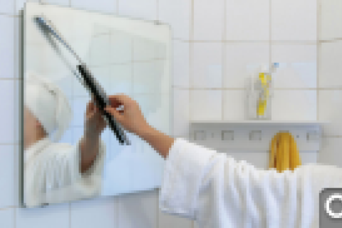 Запотевшее зеркало в ванной комнате — проблема