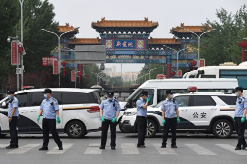 У Пекіні епідемія продовжує поширюватися, жителі проходять тестування на нуклеїнові кислоти (ВІДЕО)
