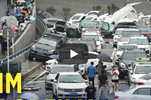 Масштабное наводнение в центральном Китае. В столице провинции Чжэнчжоу автомобильный туннель превратился в водяную ловушку (ВИДЕО)