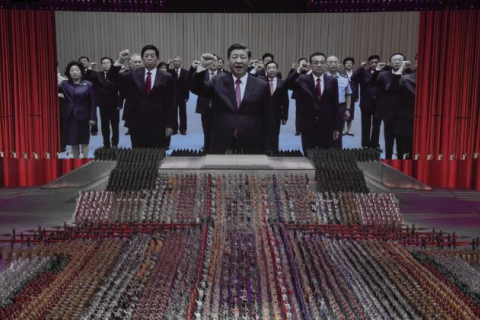 Сі Цзіньпін критикує внутрішньопартійну демократію напередодні вступу на посаду довічного лідера