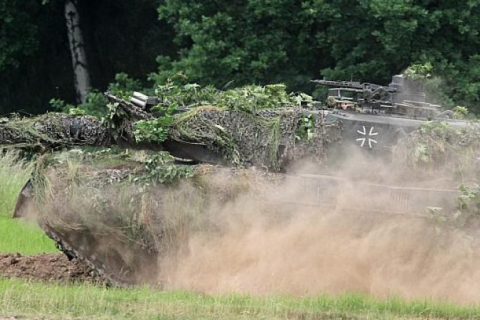 Після секретного візиту військових до Іспанії Україні можуть передати танки Leopard 2