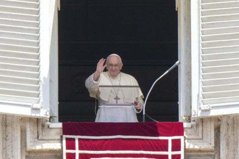 Папа Римский опроверг слухи об отставке и надеется посетить Киев и Москву