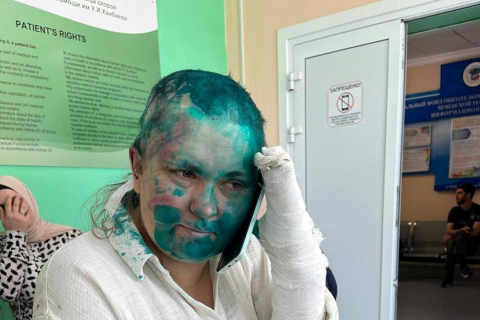 Люди в масках напали на журналіста та адвоката в Чечні (ВІДЕО)