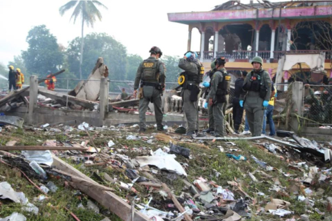 По меньшей мере 12 человек погибли и более 100 получили ранения в результате взрыва на складе фейерверков в Таиланде