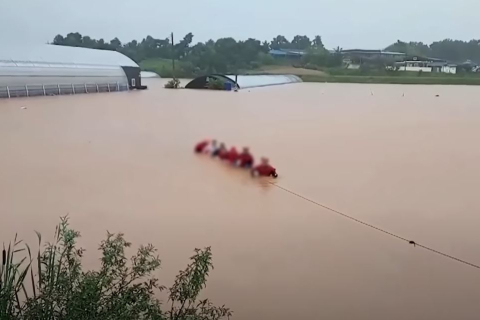 У Південній Кореї 26 загиблих і тисячі людей евакуйовані з будинків через сильні дощі (ВІДЕО)