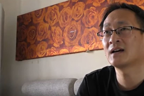 13 разів за два місяці: китайського правозахисника безперервно виселяють із квартир і готелів (ВІДЕО)