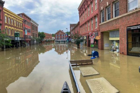 Жителі Вермонту у США оцінюють збитки після сильної повені