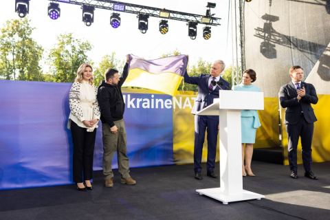 "Будущее Украины — в НАТО", — заявили лидеры на саммите