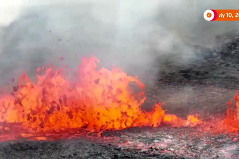 Ісландський вулкан почав вивергати лаву і дим (ВІДЕО)