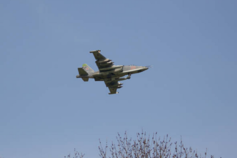 Самолет Су-25 разбился во время военных учений в Грузии