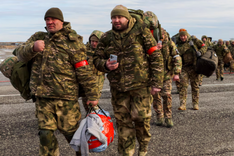 Представник НАТО заявив, що Росія стикається з браком зброї та живої сили
