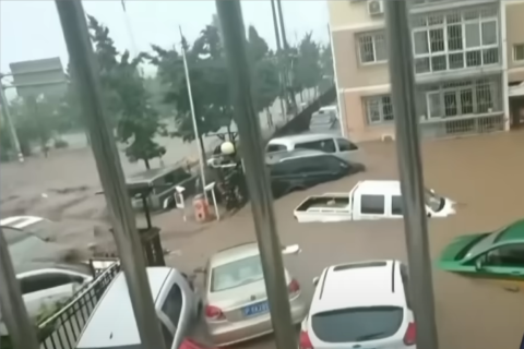 Ливни разрушают Пекин
