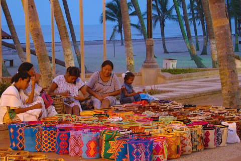 Сумки Mochila Wayuu: колумбійська традиція мистецтва в'язання гачком з використанням барвистих візерунків (ФОТО)