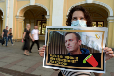 Великобритания ввела санкции против России, заявив, что та разработала химическое оружие, использованное для убийства Навального 