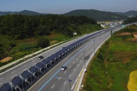 В Кореї встановили велодоріжку з навісом із сонячних панелей